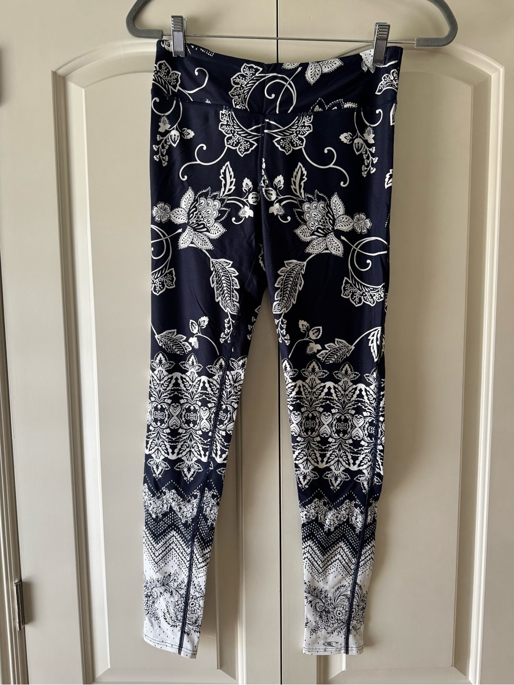 Oneill Zochi hybrid 365 Land and Sea Leggings.  Size M Navy and White NWT